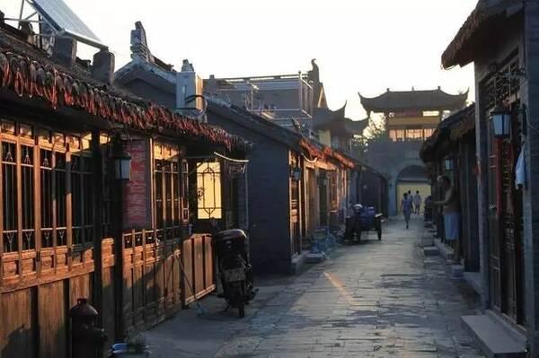 设计师 Nod Young 是谁？拜托了各位 谢谢